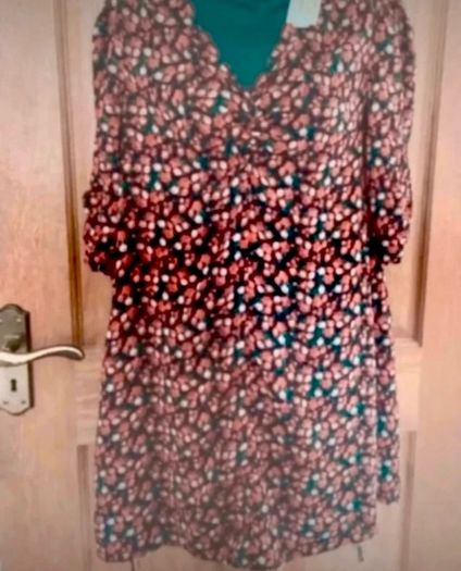 Pretty floral dress size 12 new with tag