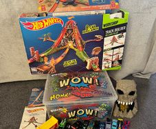Hot wheels 3 sets in excellent condition, Lucan
