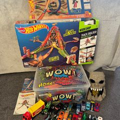 Hot wheels 3 sets in excellent condition, Lucan