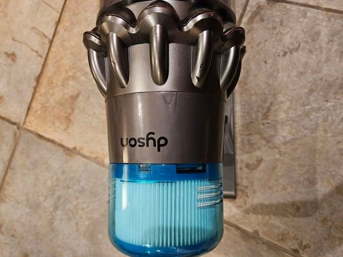 Dyson V11 sv15 main unit and charger