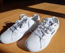 boys Fila runners size 6 (39 1/2)