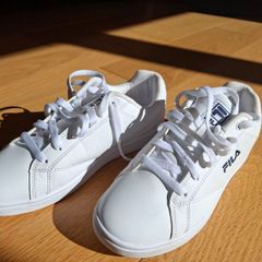 boys Fila runners size 6 (39 1/2)