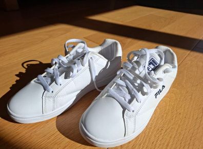 boys Fila runners size 6 (39 1/2)