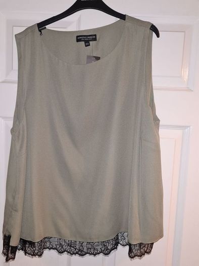 PLUS SIZE (22) Dorothy Perkins Khaki/Black Lace Hem Top. New