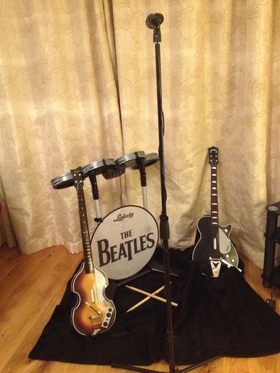 The Beatles Rock Band PS3 Full 4-Player Bundle