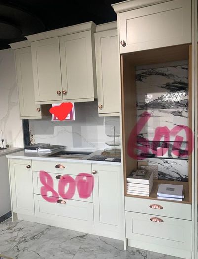 Ex display kitchen with 30mm quartz backsplash and counter