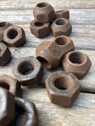 wheel nuts  landrover Discovery