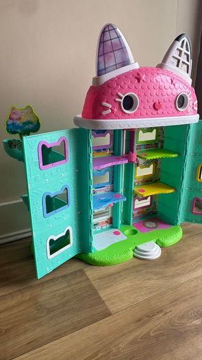 Gabbys Interactive Dolls House with Accessories