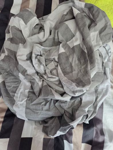 House Clearance: Double Bedding Sets, small blankets, and more