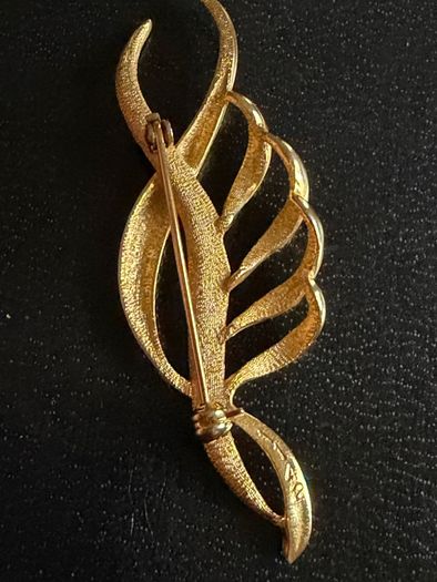 brooch
