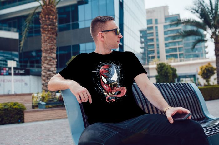 venom vs spiderman cool funny men's t-shirt tee top shirt GREAT GIFT PRESENT