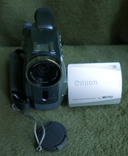 Canon MV700i Mini DV Camcorder Retro Video Camera - works well