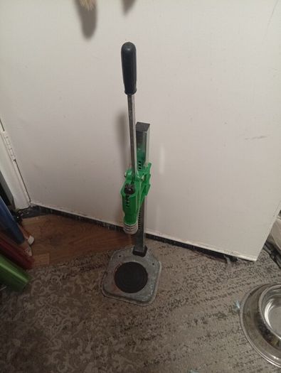 bottle top press