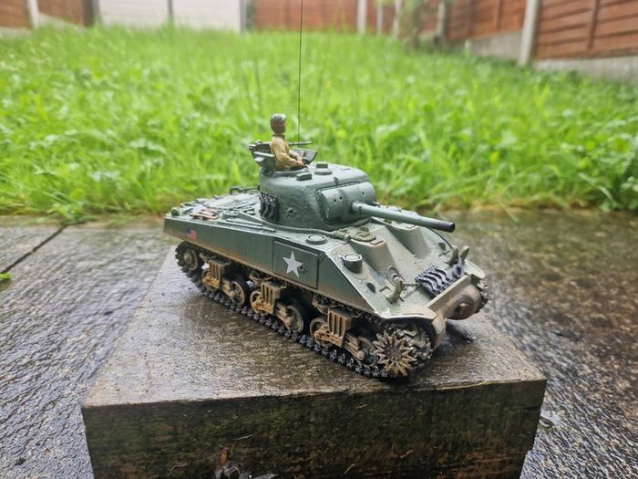 Unimax Forces of Valor 1:32 Weathered WWII U.S. Army Sherman Tank