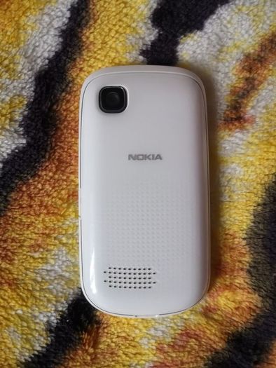 Nokia Phone / Earphones / Charger  (FR POST)