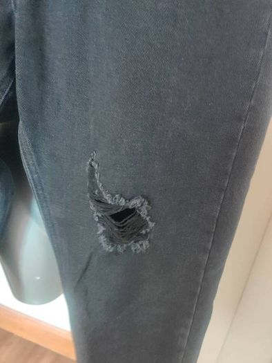 BNWT PrettyLittleThing Washed Black Distressed Hem Knee Rip Slim Mom Jeans size UK16 EU44 Postage included