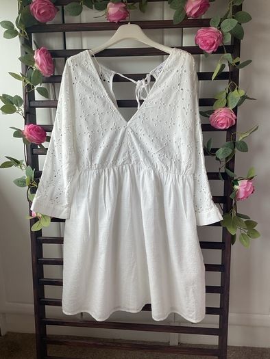dress Zara white Broderie anglaise dress size large