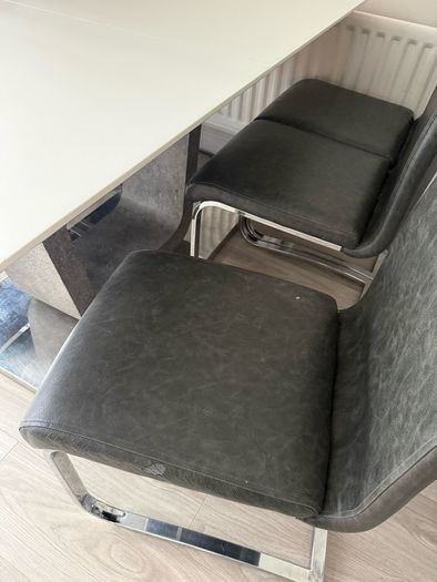 Table and chairs for sale