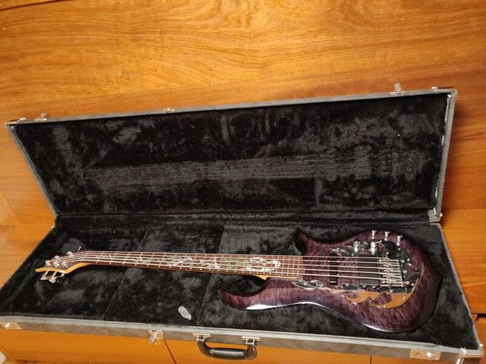 Traben Phoenix 5-String Bass + Original Traben Hard Case