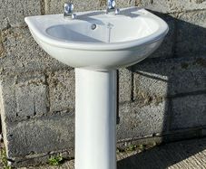 Bathroom Basin and Pedestal - Plug Included!!!