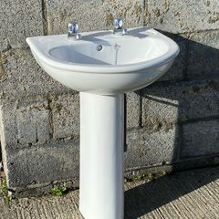 Bathroom Basin and Pedestal - Plug Included!!!