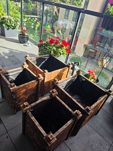 4 oak wooden planters