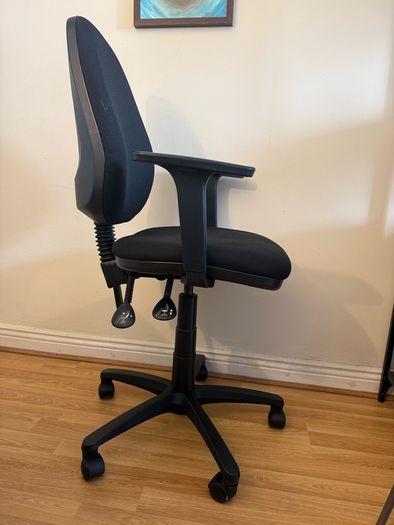 Black adjustable office chair