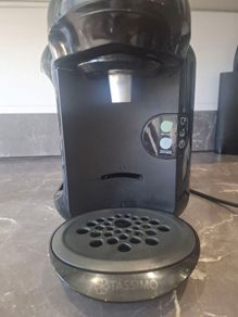 coffee machine with pod stand