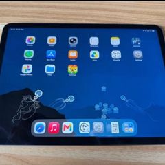 Apple iPad Pro 11" 2nd Gen 128GB (Wi-Fi) + Apple Pencil 2nd Gen Excellent Condition