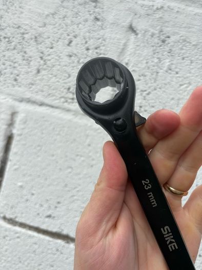 rachet wrench hand tool mechanic 21 and 23 mm