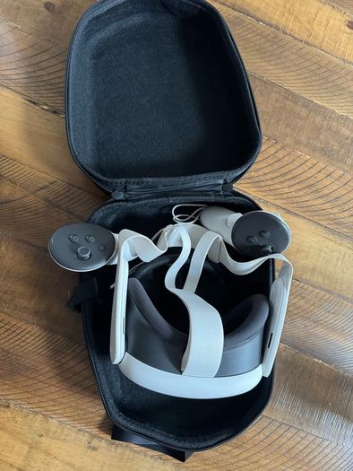 Meta Quest 3, case, wall stand