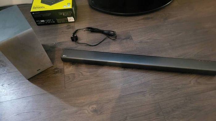 LG SJ5 Soundbar with subwoofer