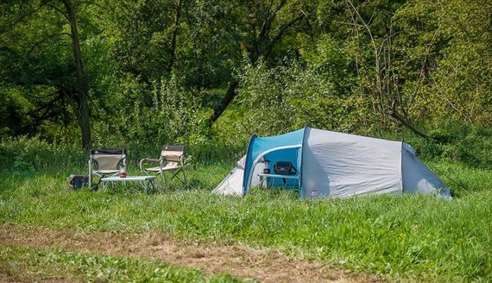 Waterproof Lightweight Camping Tent with Sewn-in Groundsheet (FREE POSTAGE)