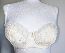 Lepel cream strapless bra in 38D, 32DD, 36DD, 38DD