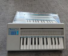 vinatge Bontempi keyboard in box works