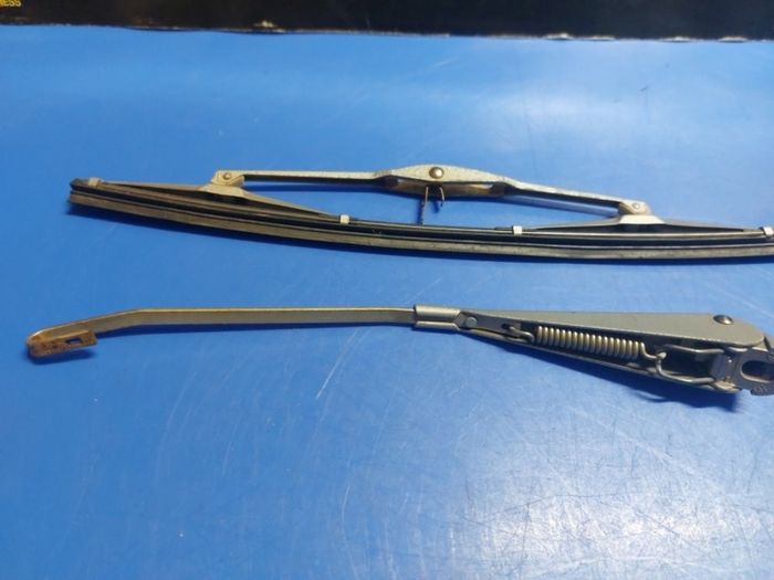 VW Beetle wiper arm and head