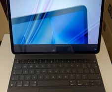 iPad Air 13 (M2) WiFi 128GB Space Grey & Keyboard