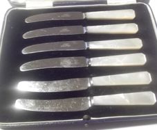 6 antique mother of pearl handel  butter knifes