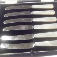 6 antique mother of pearl handel  butter knifes