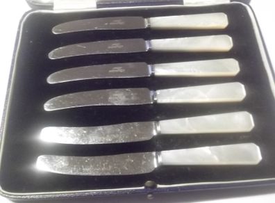 6 antique mother of pearl handel  butter knifes
