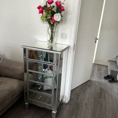 mirror chest of drawer