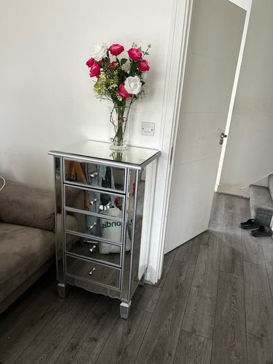 mirror chest of drawer
