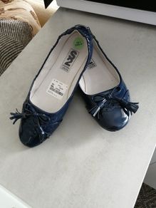 Flat navy colour girls shoes  (size UK 4, EU 37)