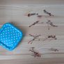 Prym magnetic pincushion with glass-headed pins Image 5