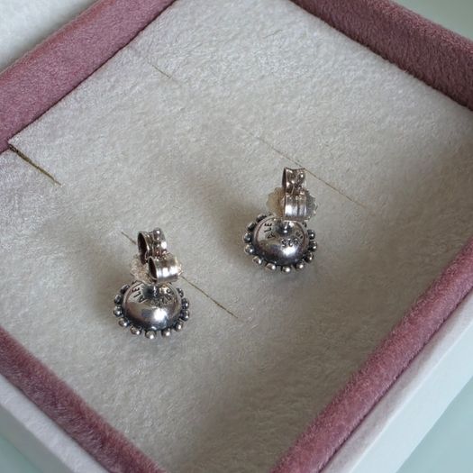 Pandora midnight star navy,blue crystal stud earrings very good condition fully hallmarked (no box
