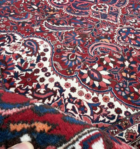 Magnificent Large Persian Bakhtiari Rug | Hand-Knotted Wool | 380cm X 260cm