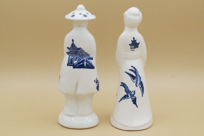 Blue Willow Man and Woman Salt and Pepper Shaker