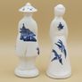 Blue Willow Man and Woman Salt and Pepper Shaker Image 3
