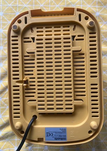 De'Longhi Active Line 2-Slice Toaster (Model CTLAP2203Y) in yellow