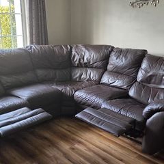 Brown leather Corner suite with 2 recliners